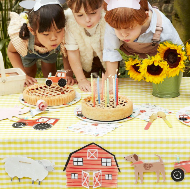 On the Farm Large Garland
