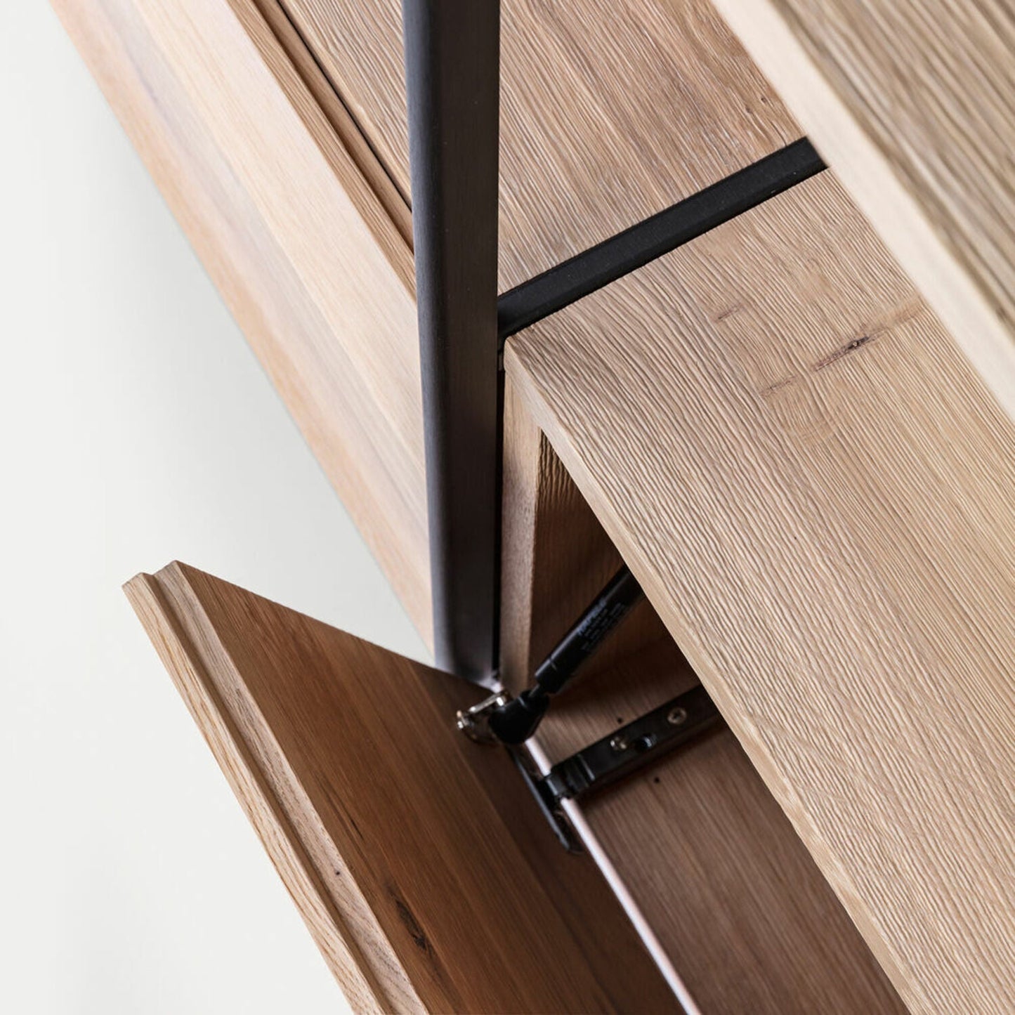 janua | bc 06 room 68 shelving system | 3x3 grid oak + black