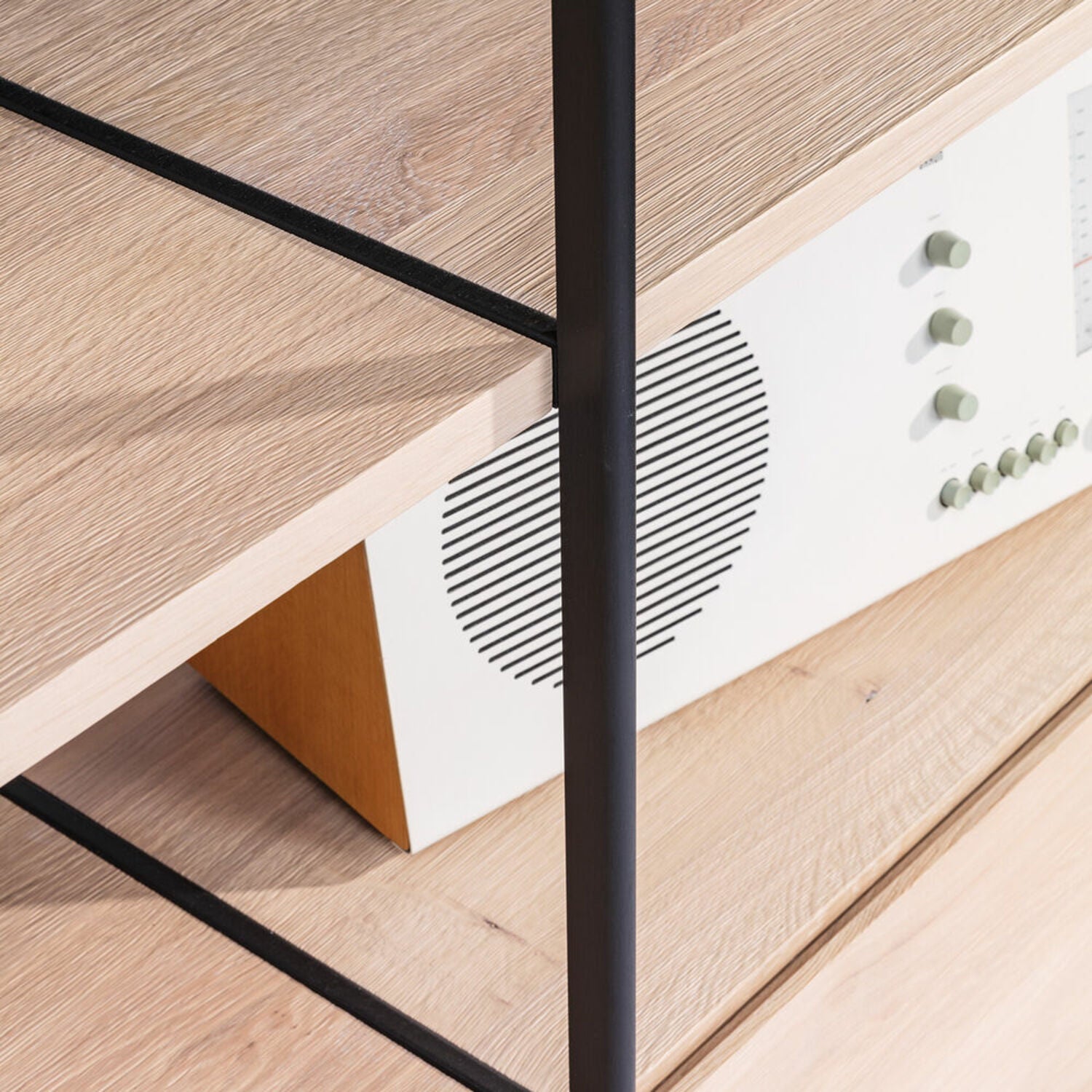 janua | bc 06 room 68 shelving system | 5x5 grid oak + black