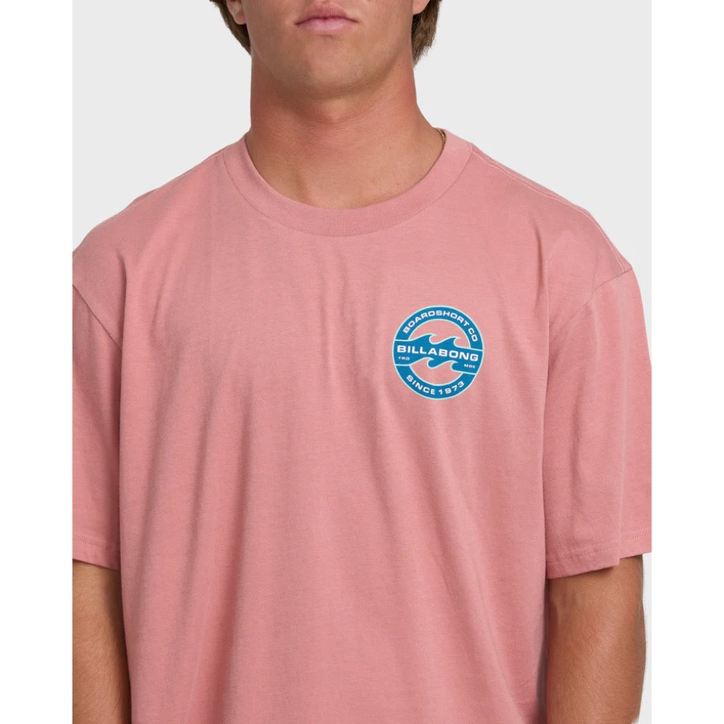 BILLABONG - HOLLOW FILL PREMIUM SS TEE | Ash Rose