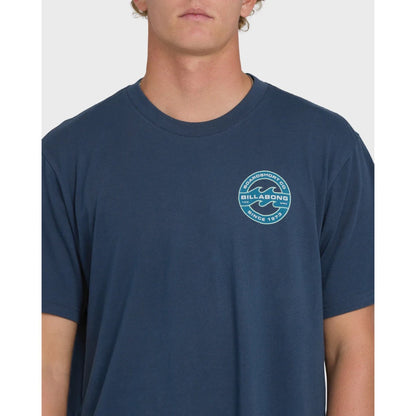 BILLABONG - HOLLOW FILL PREMIUM SS TEE | Dark Denim
