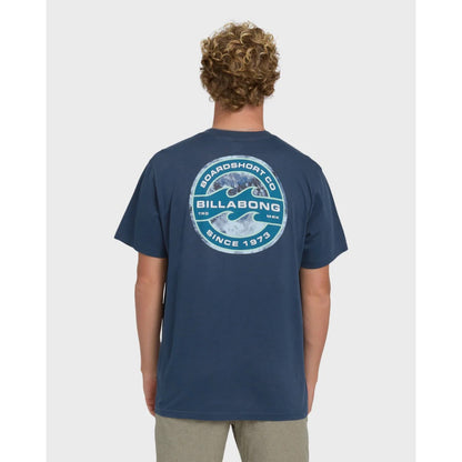 BILLABONG - HOLLOW FILL PREMIUM SS TEE | Dark Denim