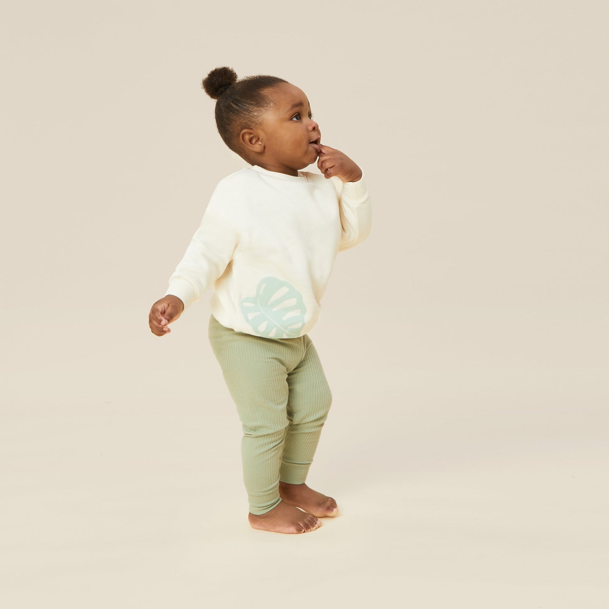 Botanical Oversized Sweatshirt & Ribbed Leggings Outfit