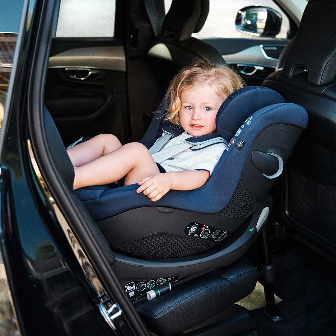 CYBEX Sirona Gi i-Size Car Seat - Magic Black