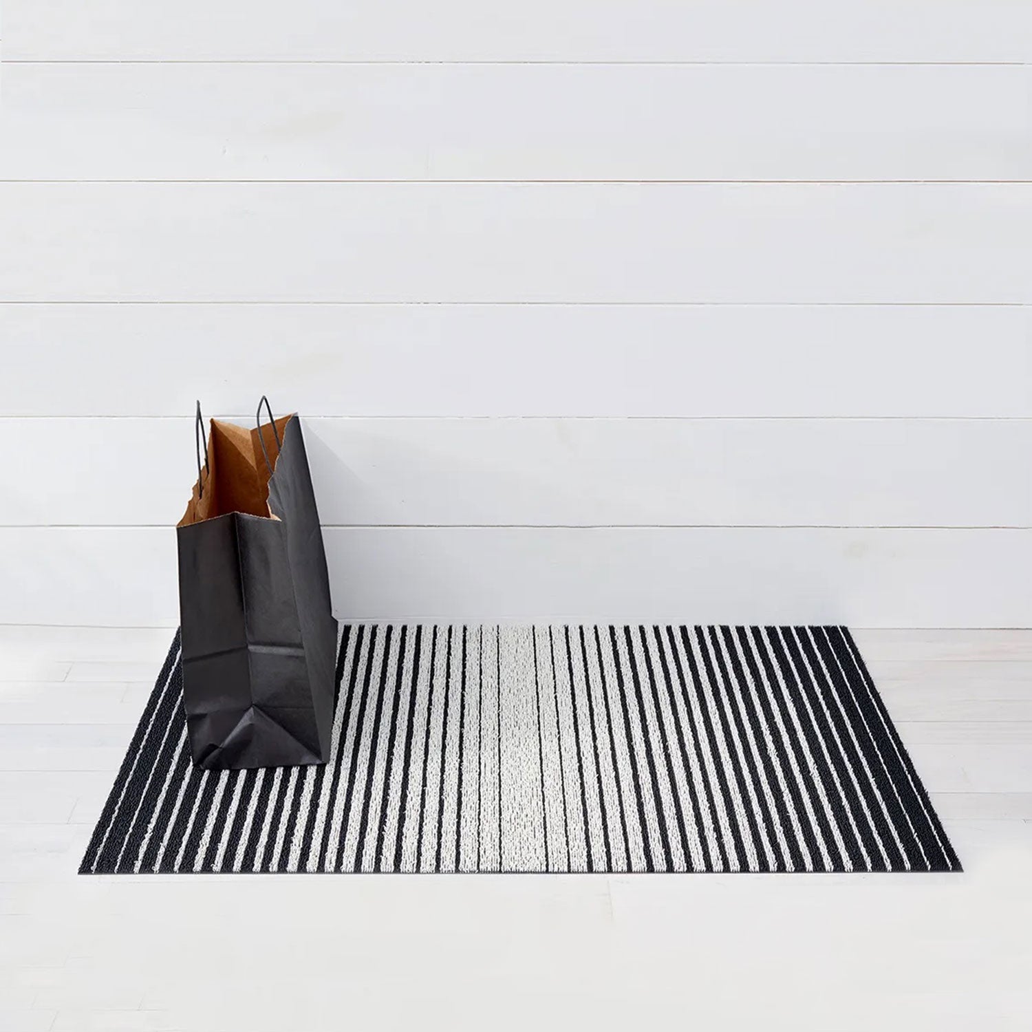 chilewich | large doormat 61x91cm (24x36") | domino black + white - DC
