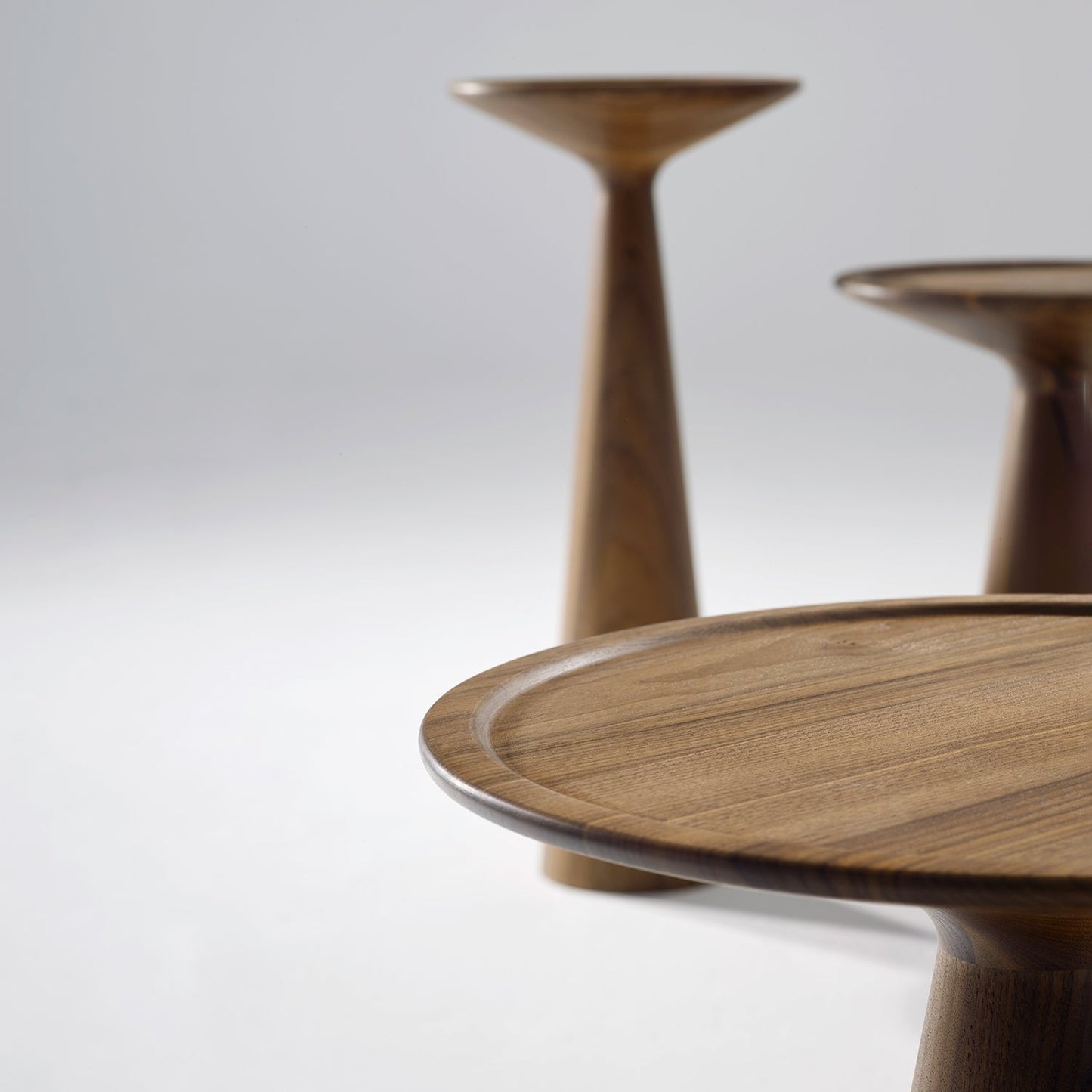 draenert | figura side table | american walnut 29x42cm