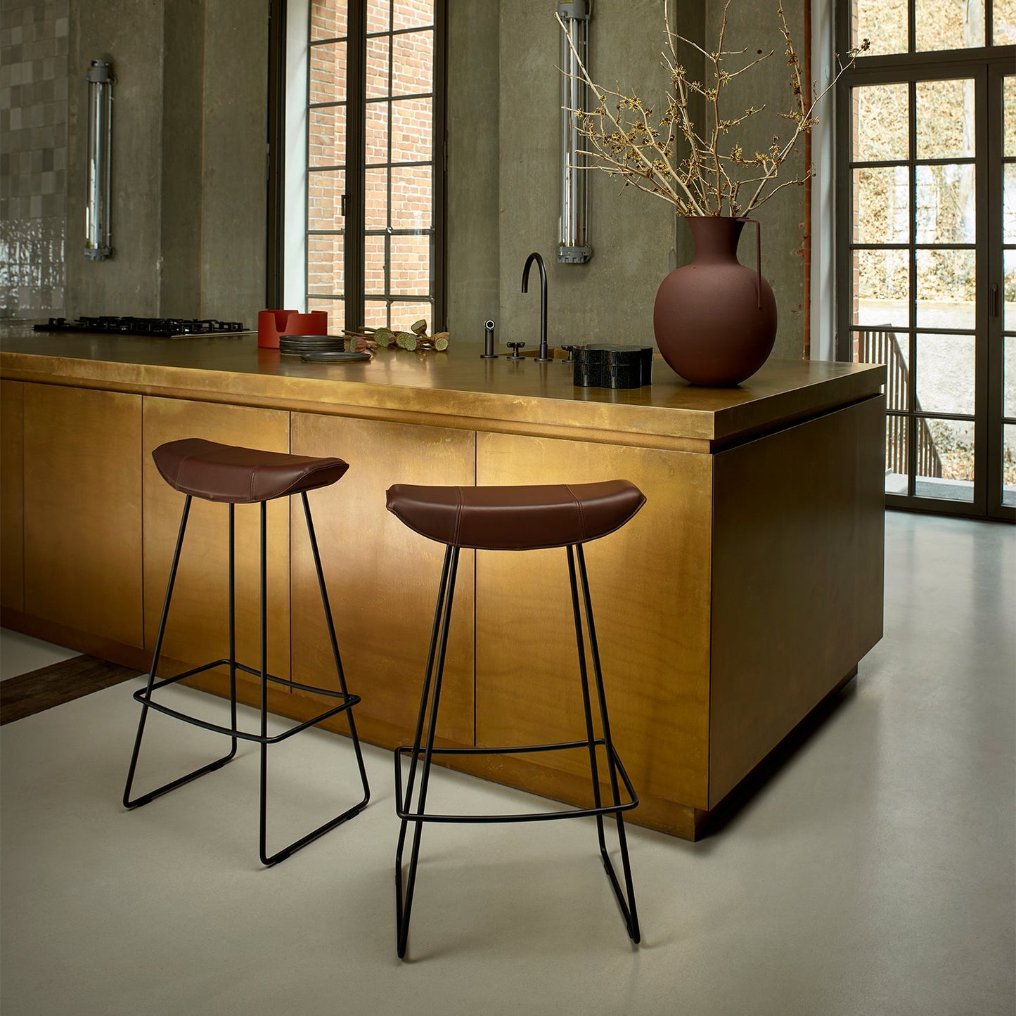 freifrau | kya kitchen stool 63cm | muscat cacao leather + steel bronze glaze wire frame - DC