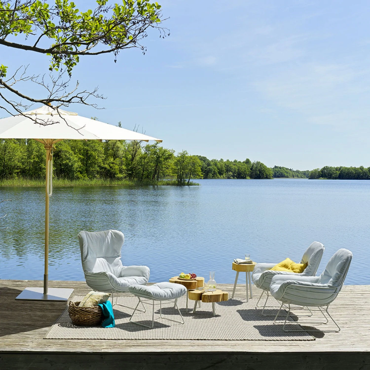 freifrau | leyasol outdoor lounge chair | lopi beldi + traffic white frame