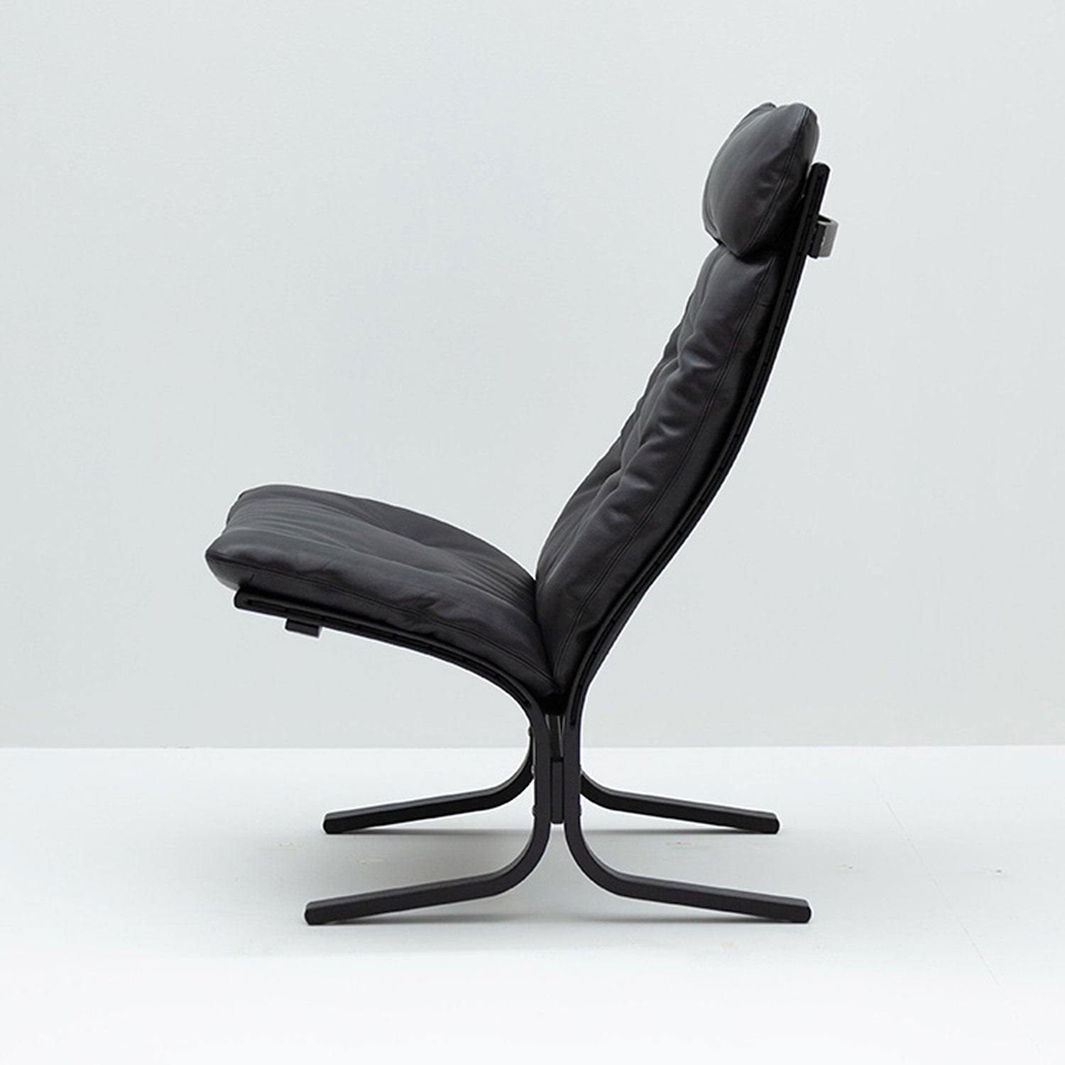 hjelle | siesta classic 300 chair | high back | black oak + hemsen HA19 leather