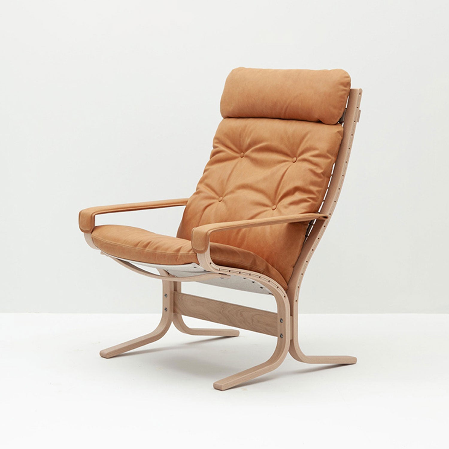hjelle | siesta classic 301 chair | high back with arms | oak + vintage 413 leather