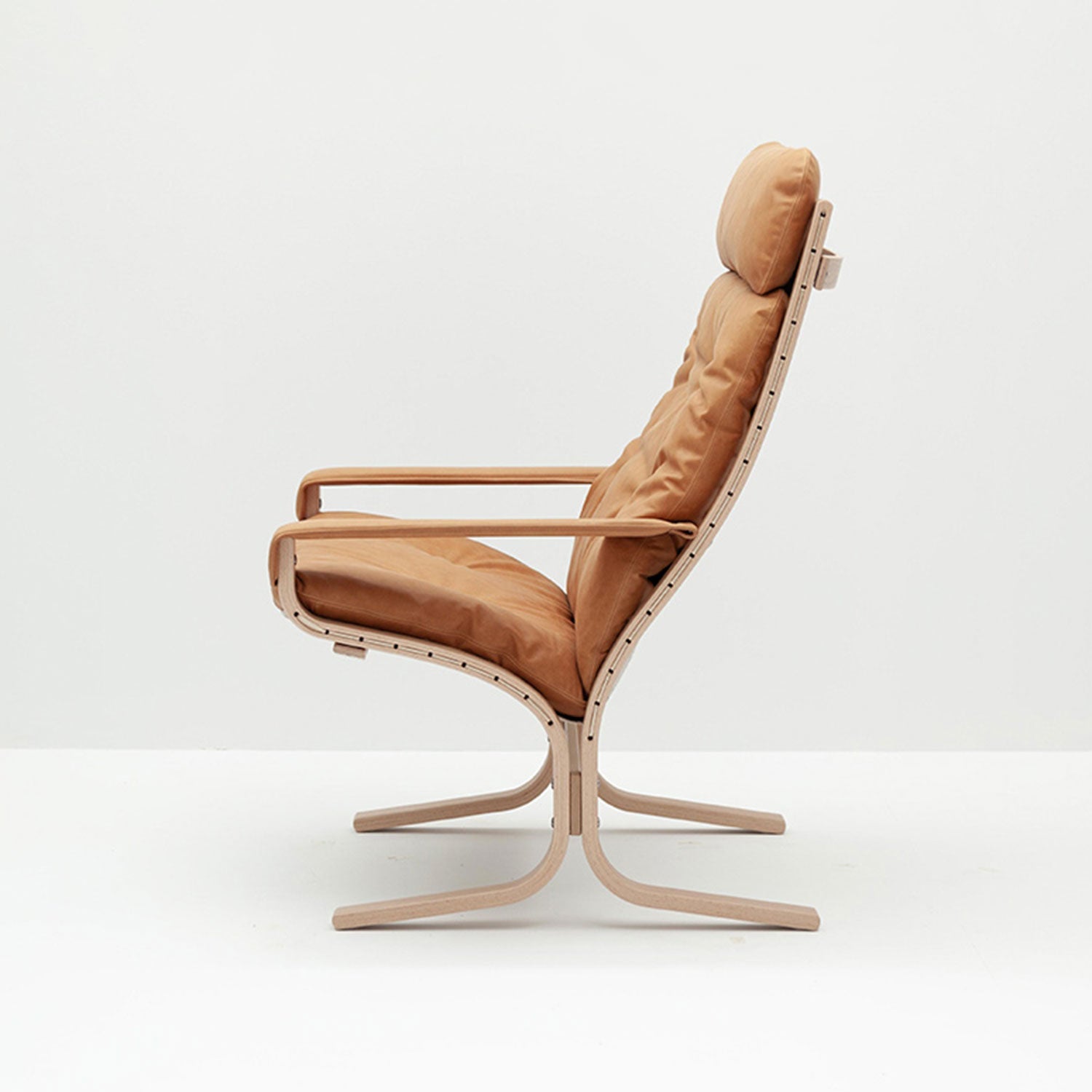 hjelle | siesta classic 301 chair | high back with arms | oak + vintage 413 leather