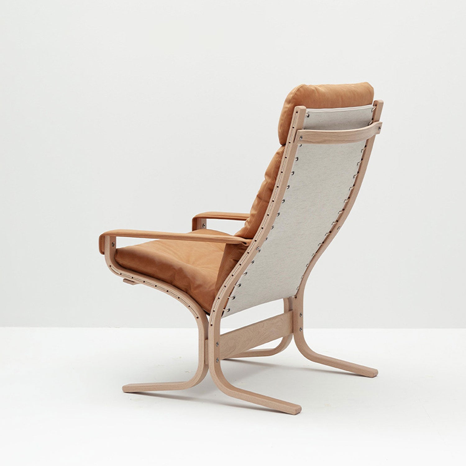 hjelle | siesta classic 301 chair | high back with arms | oak + vintage 413 leather