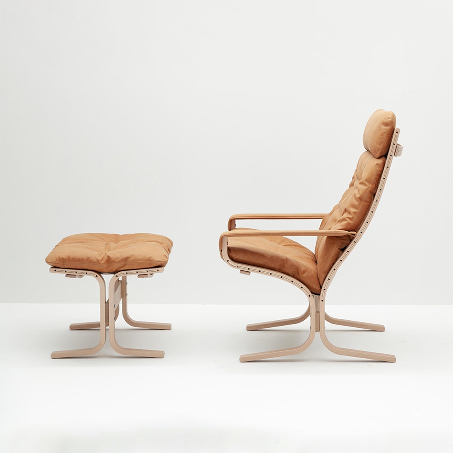 hjelle | siesta classic 304 footstool | oak + vintage cognac 413