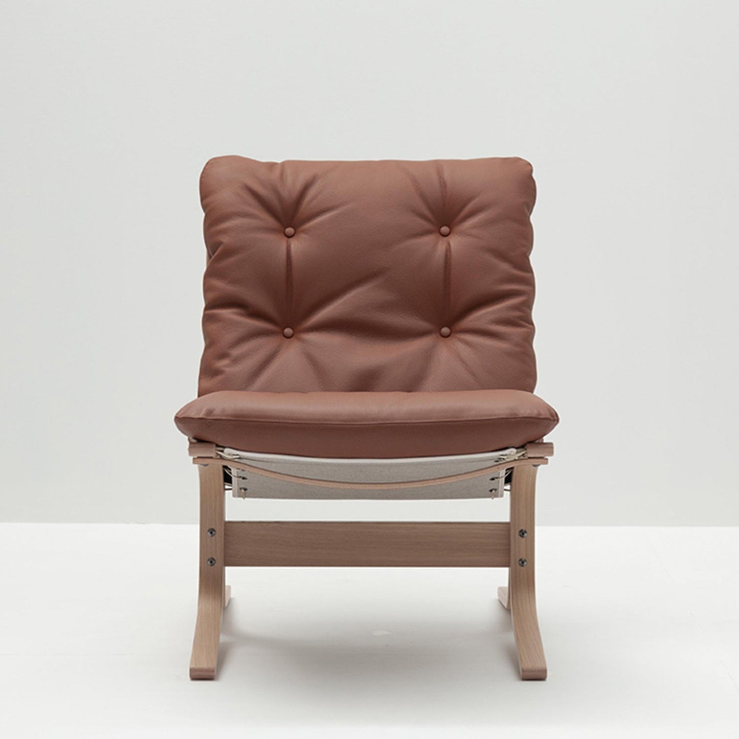 hjelle | siesta classic 302 chair | low back | oak + rustical tan leather