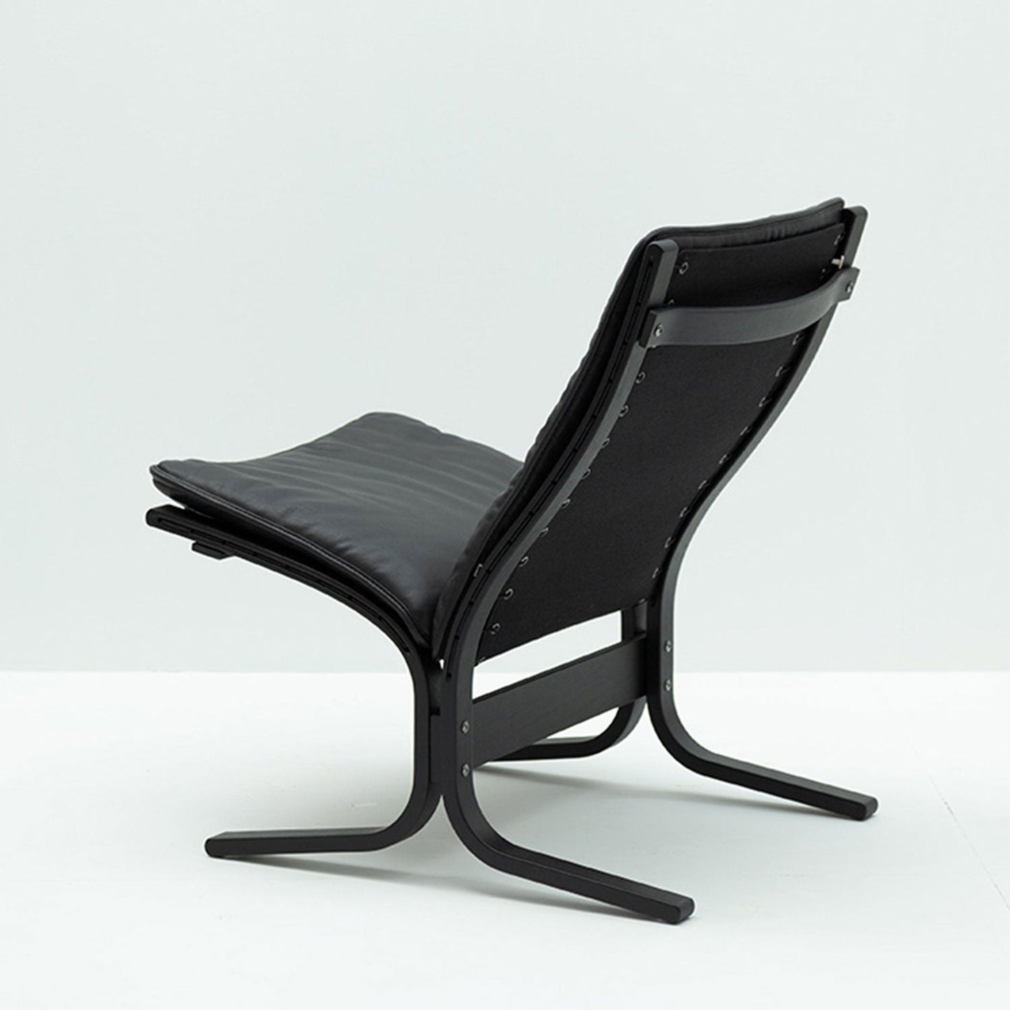 hjelle | siesta fiora 307 chair | low back | black oak + hemsen HA19 leather
