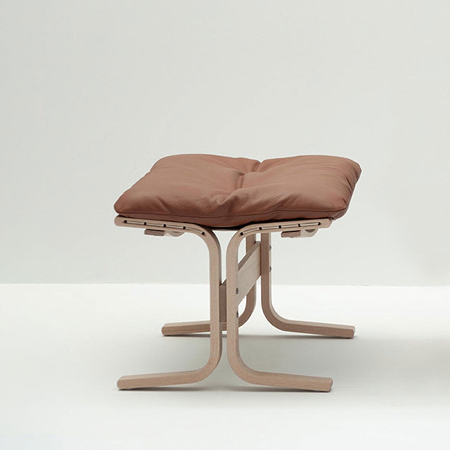 hjelle | siesta classic 304 footstool | oak + rustical tan leather
