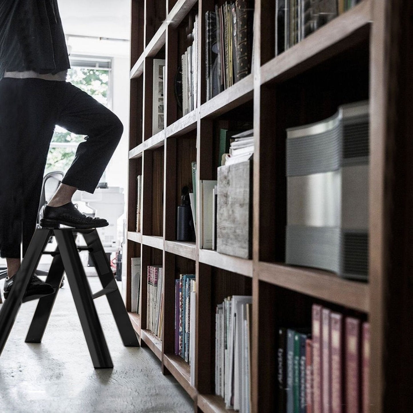 hasegawa | lucano 2 step ladder | black