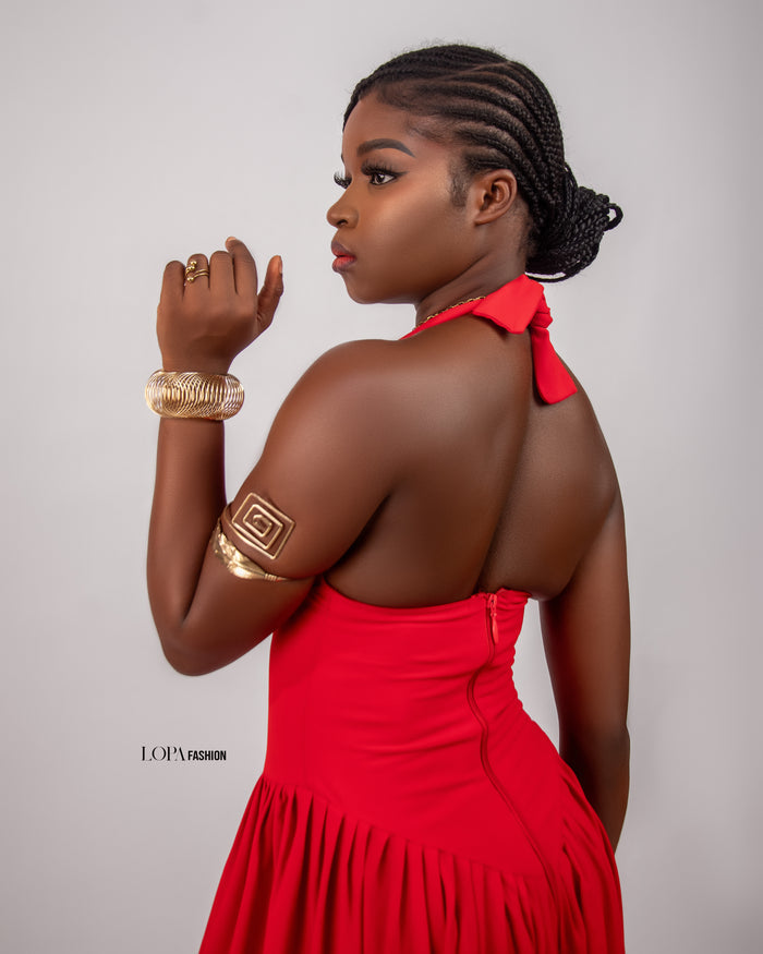 THE SCARLET DRESS 0'1