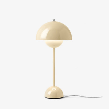 &tradition | flowerpot VP3 table lamp | ivory