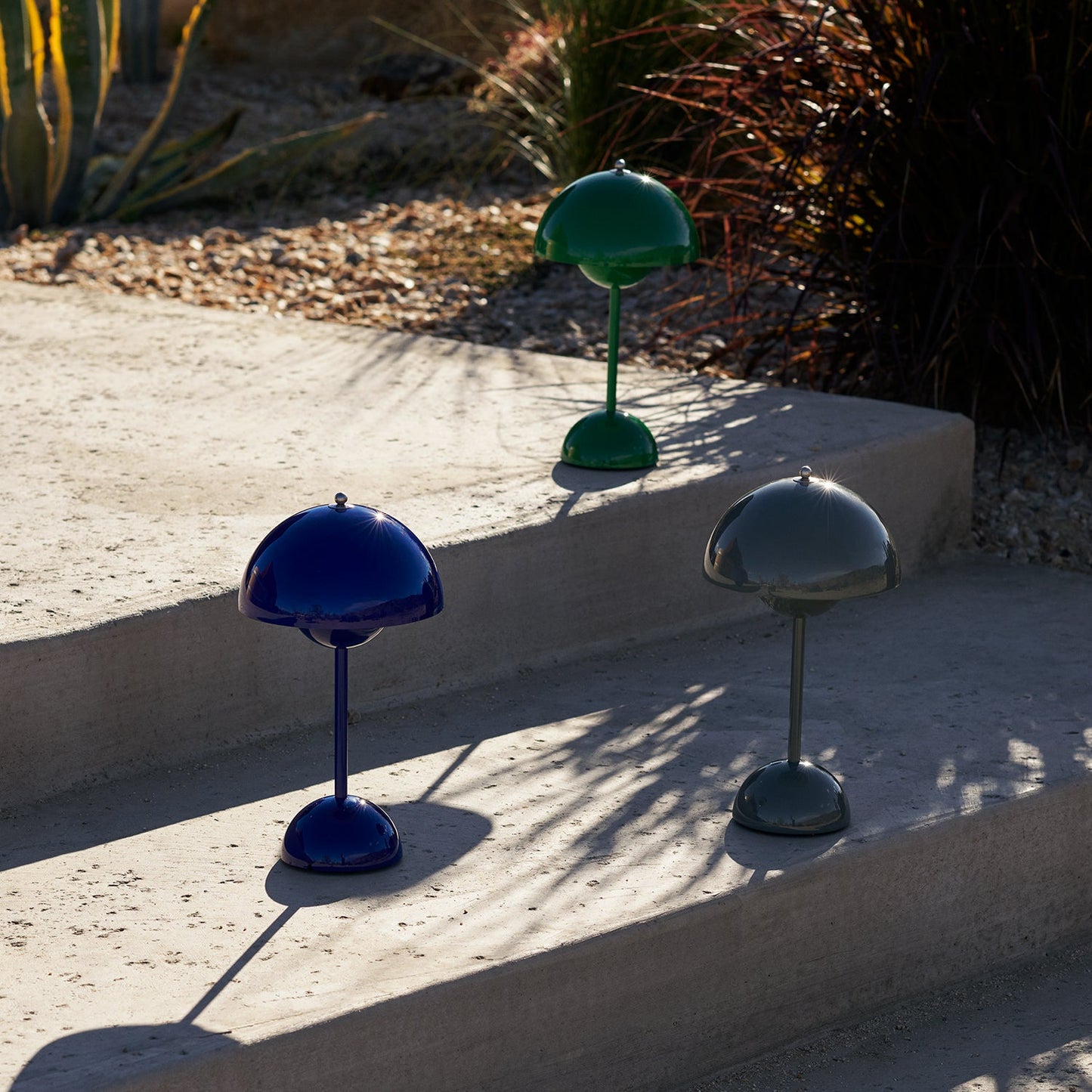 &tradition | flowerpot VP9 portable lamp | swim blue