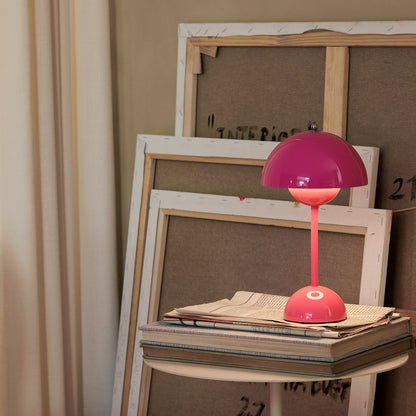 &tradition | flowerpot VP9 portable lamp | tangy pink